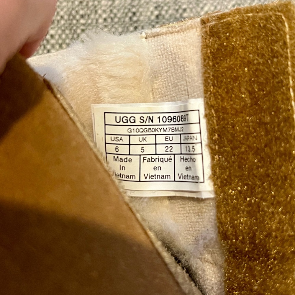 Toddler UGG boots - Picture 4 of 7